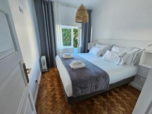 Postel nebo postele na pokoji v ubytování LM art apartments + 55 fotografií