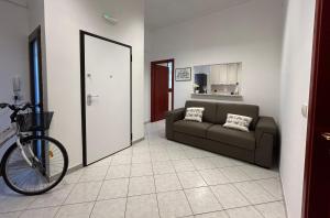 a living room with a couch and a bike at Lovely Guesthouse QSE in Quartu SantʼElena +11 photos