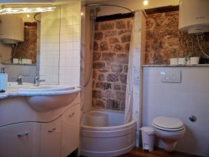 Kúpeľňa v ubytovaní YACHT marina Trogir, Heritage Bella Vistaa + 23 fotografií