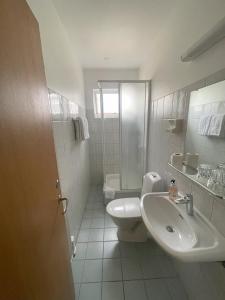 Bilik mandi di Hotel Post