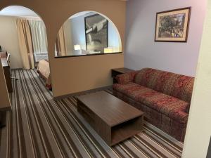Posezení v ubytování Super 8 by Wyndham Winfield-Quail Ridge Area