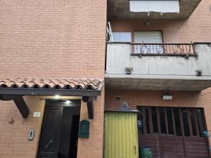 an apartment building with a balcony and a door at Fiorucci Camere in Mocaiana