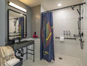 Vannituba majutusasutuses Moxy Phoenix Downtown