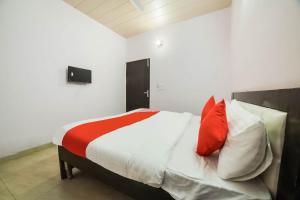 Postel nebo postele na pokoji v ubytování Hotel O Iris Lite