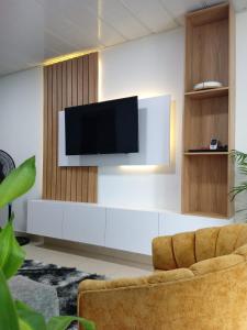 TV a/nebo společenská místnost v ubytování HOTEL IBIZA