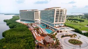 Hyatt Vivid Grand Island Cancun-All Inclusive Adults Only, Cancún