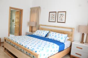 a bedroom with a bed with blue sheets and a mirror at Moderno Apartamento Frente Al Mar in La Iglesia +16 photos