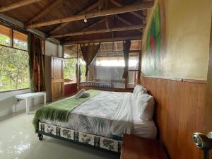 Voodi või voodid majutusasutuse Biohostal Mindo Cloud Forest toas