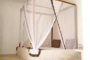 Postel nebo postele na pokoji v ubytování Blooming Zanzibar