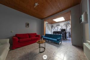 a living room with red and blue couches and a table at appartement 1ch mons centre in Mons