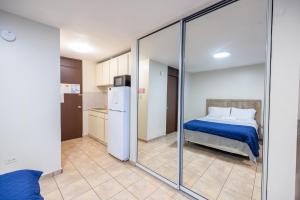 Postel nebo postele na pokoji v ubytování Golden Villas 306 studio