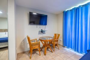 Postel nebo postele na pokoji v ubytování Golden Villas 306 studio