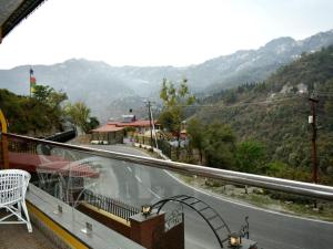 Üldine mäevaade või majutusasutusest Nirvana Mussoorie pildistatud vaade