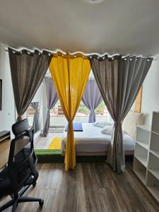 Postel nebo postele na pokoji v ubytování STUDIO FLORALIES