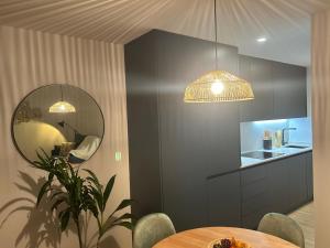 a dining room with a table and a mirror at Loft Atemporal, centro de Ciudad Real in Ciudad Real