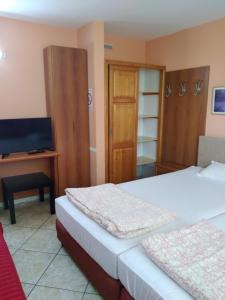 Postel nebo postele na pokoji v ubytování Hostel Bata + 37 fotografií