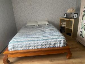 Ένα ή περισσότερα κρεβάτια σε δωμάτιο στο Centre saint malo