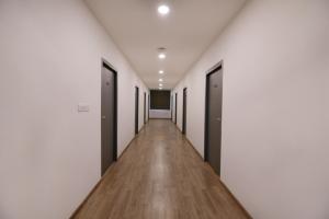 CharbaghSuper Townhouse Function Inn Near Chaudhary Charan Singh International Airport的相册照片