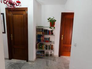 Knihovna v apartmánu
