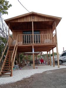 El edificio en el que está el campamento