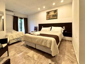 Postel nebo postele na pokoji v ubytování Vivaldi Suites + 37 fotografií