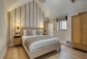Ένα ή περισσότερα κρεβάτια σε δωμάτιο στο Panoramic Sea View Apartment