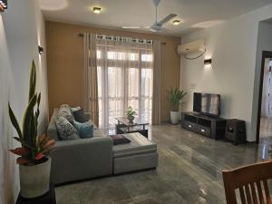 Posezení v ubytování Lakeview Apartment with Modern Interior and Facilities