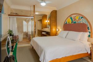 Postel nebo postele na pokoji v ubytování Hotel Amaca Puerto Vallarta - Adults Only
