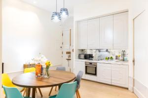 Kuchnia lub aneks kuchenny w obiekcie Ever House - CHUECA-GRAN VIA