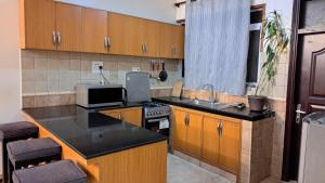 Nhà bếp/bếp nhỏ tại Spacious 2 Bedroom House in Kampala - WanderHomes +10 ảnh