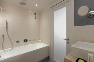 Koupelna v ubytování Le Meridien Visconti Rome