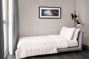 Postel nebo postele na pokoji v ubytování Le Meridien Visconti Rome