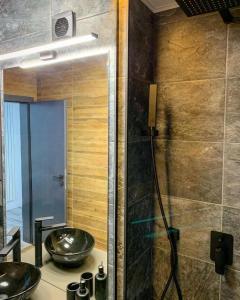 a bathroom with two sinks and a mirror at City Vibe Apartments in Someşeni
