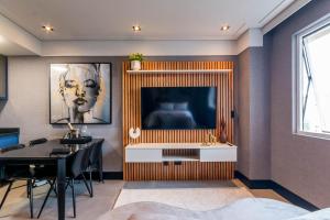 Flat com lazer, Wi-Fi e otima localizacao的电视和/或娱乐中心