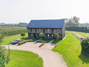 En have udenfor Holiday Home in Vrouwenpolder near Seabeach