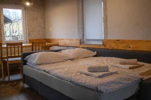 En eller flere senge i et værelse på Zidanica Vidrih + 17 billeder