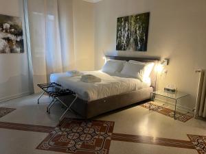 Postel nebo postele na pokoji v ubytování Foresteria Anguissola Rooms