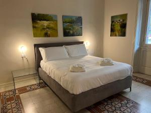 Postel nebo postele na pokoji v ubytování Foresteria Anguissola Rooms