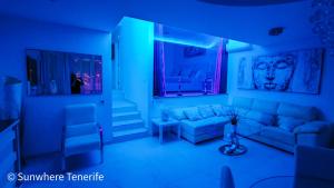 Posezení v ubytování Sunset Suite - private pool and jacuzzi with oceanview