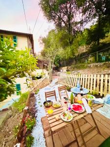 a picnic table with food on it in a backyard at Casa Olive 53 Mare in La Spezia +31 photos