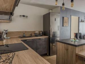 a kitchen with a stainless steel refrigerator and a counter at Appartement moderne dans le centre de Chartres in Chartres