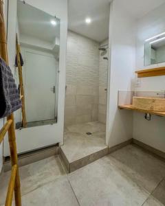 a shower with a glass door in a bathroom at Appartement moderne dans le centre de Chartres in Chartres