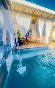 Bazén v ubytování Zandoli piscine, vue mer, paisible, jardin nebo v jeho okolí
