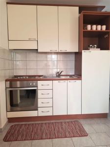 Kuchyňa alebo kuchynka v ubytovaní Apartment Mari