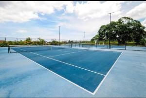 Tenis lub squash w obiekcie KK'S Elite Escape with private beach lub w pobliżu