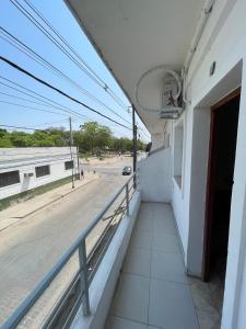 - Balcón de un edificio con vistas a la calle en Gloria Apart Oran, en San Ramón de la Nueva Orán 10 fotos más