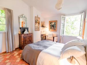 Ένα ή περισσότερα κρεβάτια σε δωμάτιο στο La petite maison de la ferme rose +19 φωτογραφίες