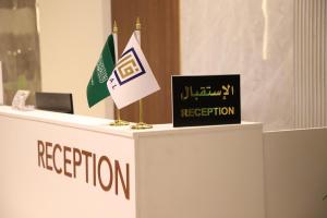 a reception desk with two flags on top of it at افال للشقق المخدومة -المونسية in Riyadh