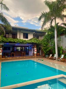 Camali Hotel内部或周边的泳池