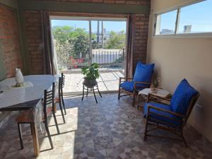 a dining room with a table and chairs and a window at Lo de Sanjorge in Villa Cubas